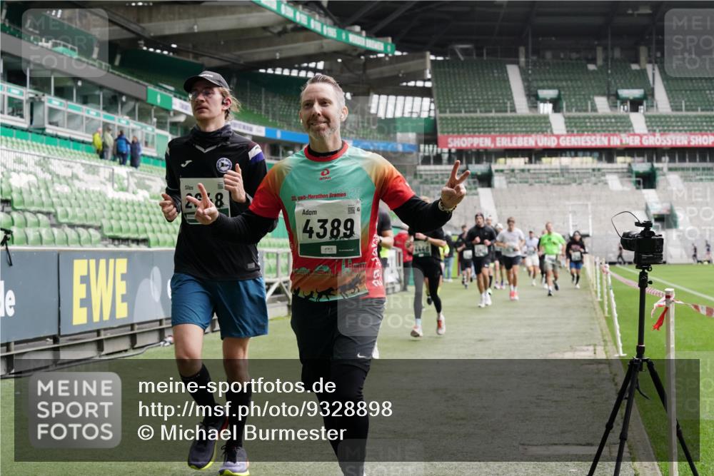 05.10.2025 - 20. swb-Marathon Bremen Michael Burmester http://msf.ph/oto/9328898 05.10.2025 12:58:03 Laufen im Stadion 90, 415, 820, 846, 963, 1317, 1491, 2158, 2234, 2240, 2304, 2648, 2662, 2821, 2893, 3373, 3396, 3573, 3602, 3798, 3969, 3977, 4089, 4102, 4287, 4389, 4401, 4446, 4496, 4709, 4747, 5100, 5149, 5163, 5214, 5313, 5562, 5645, 5728, 5917, 6161, 6317, 6326, 6372, 6525, 6534, 6535, 6675, 6676, 6999, 7053, 7588, 7731, 7813, 7911, 7940, 7976, 8091, 8113, 8128, 8328, 8379, 8576, 8801, 8827, 8993, 9112, 9151, 9983, 11658, 237, 246, 305, 613, 833, 1382, 2522, 3591 meine-sportfotos.de