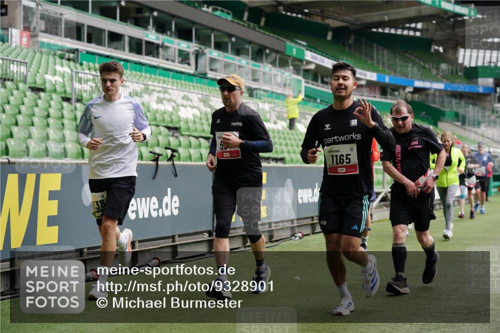 05.10.2025 - 20. swb-Marathon Bremen Michael Burmester http://msf.ph/oto/9328901 05.10.2025 12:54:06 Laufen im Stadion 53, 89, 132, 250, 289, 368, 458, 496, 504, 507, 524, 756, 950, 1009, 1020, 1164, 1165, 1428, 1460, 1489, 1517, 1608, 1656, 1690, 1729, 1736, 1868, 1873, 1896, 1943, 1976, 2030, 2050, 2250, 2288, 2573, 2841, 2871, 3212, 3363, 3913, 4294, 4611, 5022, 5024, 5206, 5425, 5571, 5576, 5944, 5978, 6244, 6348, 6359, 6583, 6806, 7232, 7279, 7508, 7617, 7835, 7905, 8499, 8511, 8611, 248, 869, 1538, 1667, 3553, 4729, 5579, 6492, 7255, 7408, 8238, 8709 meine-sportfotos.de