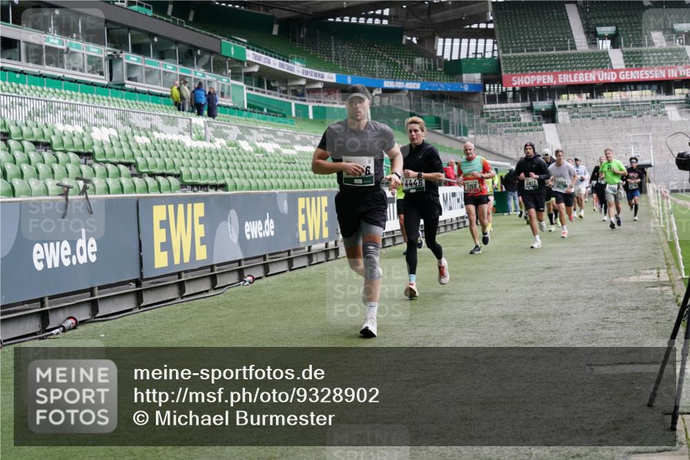 05.10.2025 - 20. swb-Marathon Bremen Michael Burmester http://msf.ph/oto/9328902 05.10.2025 12:58:05 Laufen im Stadion 90, 415, 846, 963, 1317, 1491, 2158, 2234, 2240, 2304, 2648, 2662, 2734, 2821, 2893, 3373, 3396, 3573, 3602, 3798, 3969, 3977, 4089, 4102, 4287, 4389, 4401, 4446, 4496, 4709, 4747, 5100, 5149, 5163, 5214, 5313, 5562, 5645, 5728, 5917, 6161, 6317, 6326, 6372, 6525, 6534, 6535, 6675, 6676, 6999, 7053, 7588, 7731, 7813, 7911, 7940, 7976, 8091, 8113, 8128, 8328, 8379, 8576, 8801, 8827, 8993, 9112, 9151, 9983, 11658, 237, 246, 305, 613, 820, 833, 1382, 2522, 3591 meine-sportfotos.de