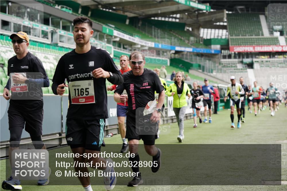 05.10.2025 - 20. swb-Marathon Bremen Michael Burmester http://msf.ph/oto/9328905 05.10.2025 12:54:06 Laufen im Stadion 53, 89, 132, 250, 289, 368, 458, 496, 504, 507, 524, 756, 950, 1009, 1020, 1164, 1165, 1428, 1460, 1489, 1517, 1608, 1656, 1690, 1729, 1736, 1868, 1873, 1896, 1943, 1976, 2030, 2050, 2250, 2288, 2573, 2841, 2871, 3212, 3363, 3913, 4294, 4611, 5022, 5024, 5206, 5425, 5571, 5576, 5944, 5978, 6244, 6348, 6359, 6583, 6806, 7232, 7279, 7508, 7617, 7835, 7905, 8499, 8511, 8611, 248, 869, 1538, 1667, 3553, 4729, 5579, 6492, 7255, 7408, 8238, 8709 meine-sportfotos.de