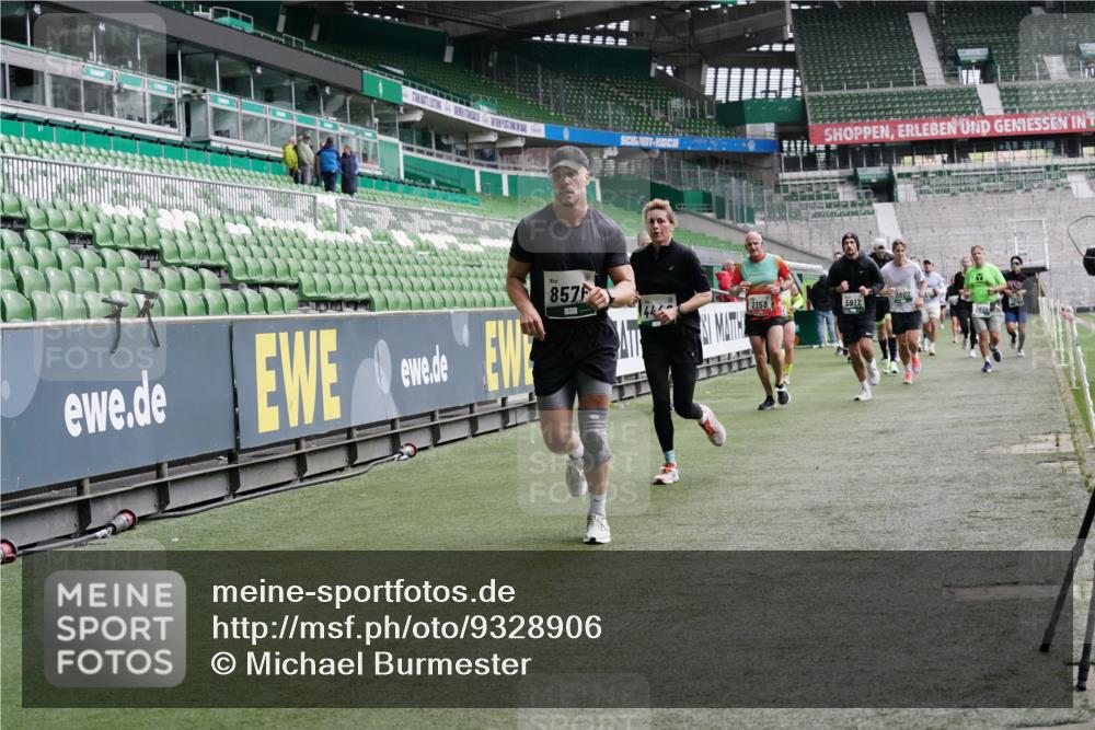 05.10.2025 - 20. swb-Marathon Bremen Michael Burmester http://msf.ph/oto/9328906 05.10.2025 12:58:05 Laufen im Stadion 90, 415, 846, 963, 1317, 1491, 2158, 2234, 2240, 2304, 2648, 2662, 2734, 2821, 2893, 3373, 3396, 3573, 3602, 3798, 3969, 3977, 4089, 4102, 4287, 4389, 4401, 4446, 4496, 4709, 4747, 5100, 5149, 5163, 5214, 5313, 5562, 5645, 5728, 5917, 6161, 6317, 6326, 6372, 6525, 6534, 6535, 6675, 6676, 6999, 7053, 7588, 7731, 7813, 7911, 7940, 7976, 8091, 8113, 8128, 8328, 8379, 8576, 8801, 8827, 8993, 9112, 9151, 9983, 11658, 237, 246, 305, 613, 820, 833, 1382, 2522, 3591 meine-sportfotos.de
