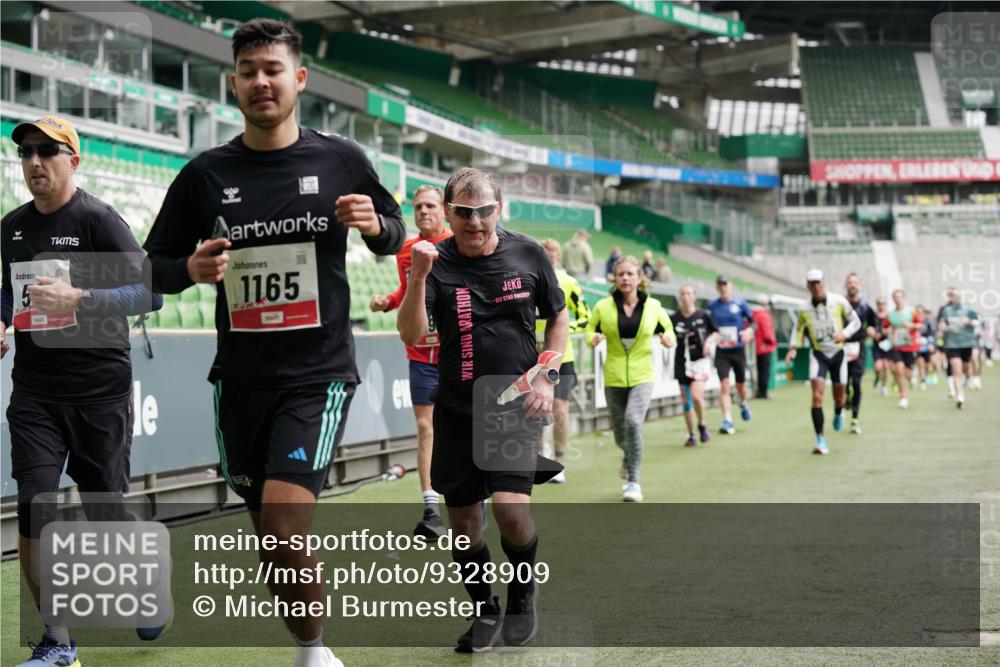 05.10.2025 - 20. swb-Marathon Bremen Michael Burmester http://msf.ph/oto/9328909 05.10.2025 12:54:07 Laufen im Stadion 53, 89, 132, 250, 289, 368, 458, 496, 504, 507, 524, 756, 950, 1009, 1020, 1164, 1165, 1428, 1460, 1489, 1517, 1543, 1608, 1656, 1690, 1729, 1736, 1868, 1873, 1896, 1943, 1976, 2030, 2050, 2250, 2288, 2573, 2841, 2871, 3212, 3363, 3703, 3913, 4294, 4611, 5022, 5024, 5206, 5425, 5571, 5576, 5944, 5978, 6244, 6348, 6359, 6583, 6806, 7232, 7279, 7508, 7617, 7835, 7905, 8499, 8511, 8611, 248, 869, 1538, 1667, 3553, 4729, 5579, 6492, 7255, 7408, 8238, 8709 meine-sportfotos.de
