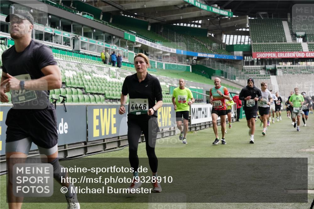 05.10.2025 - 20. swb-Marathon Bremen Michael Burmester http://msf.ph/oto/9328910 05.10.2025 12:58:06 Laufen im Stadion 90, 415, 846, 963, 1317, 1491, 2158, 2234, 2240, 2304, 2648, 2662, 2734, 2821, 2893, 3373, 3396, 3573, 3602, 3798, 3969, 3977, 4089, 4102, 4287, 4389, 4401, 4446, 4496, 4709, 4747, 5100, 5149, 5163, 5214, 5313, 5562, 5645, 5728, 5917, 6161, 6317, 6326, 6372, 6525, 6534, 6535, 6675, 6676, 6999, 7053, 7588, 7731, 7813, 7911, 7940, 7976, 8091, 8113, 8128, 8328, 8379, 8576, 8801, 8827, 8993, 9112, 9151, 9983, 11658, 237, 246, 305, 613, 820, 833, 1382, 2522, 3591 meine-sportfotos.de