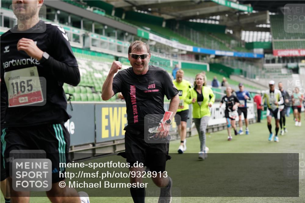 05.10.2025 - 20. swb-Marathon Bremen Michael Burmester http://msf.ph/oto/9328913 05.10.2025 12:54:07 Laufen im Stadion 53, 89, 132, 250, 289, 368, 458, 496, 504, 507, 524, 756, 950, 1009, 1020, 1164, 1165, 1428, 1460, 1489, 1517, 1543, 1608, 1656, 1690, 1729, 1736, 1868, 1873, 1896, 1943, 1976, 2030, 2050, 2250, 2288, 2573, 2841, 2871, 3212, 3363, 3703, 3913, 4294, 4611, 5022, 5024, 5206, 5425, 5571, 5576, 5944, 5978, 6244, 6348, 6359, 6583, 6806, 7232, 7279, 7508, 7617, 7835, 7905, 8499, 8511, 8611, 248, 869, 1538, 1667, 3553, 4729, 5579, 6492, 7255, 7408, 8238, 8709 meine-sportfotos.de