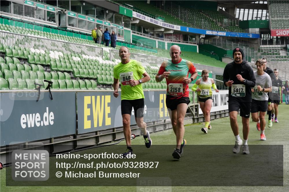05.10.2025 - 20. swb-Marathon Bremen Michael Burmester http://msf.ph/oto/9328927 05.10.2025 12:58:08 Laufen im Stadion 90, 415, 846, 963, 1491, 1716, 2158, 2234, 2240, 2304, 2648, 2662, 2734, 2821, 2893, 3373, 3396, 3573, 3602, 3798, 3969, 3977, 4089, 4102, 4287, 4389, 4401, 4446, 4709, 4747, 5100, 5149, 5163, 5214, 5313, 5562, 5645, 5728, 5917, 6161, 6317, 6326, 6372, 6525, 6534, 6535, 6675, 6676, 6944, 6999, 7038, 7053, 7588, 7731, 7813, 7911, 7976, 8091, 8113, 8128, 8328, 8379, 8576, 8801, 8827, 8993, 9112, 9151, 9983, 11658, 237, 246, 305, 613, 820, 833, 1317, 1382, 2522, 3396, 3591 meine-sportfotos.de