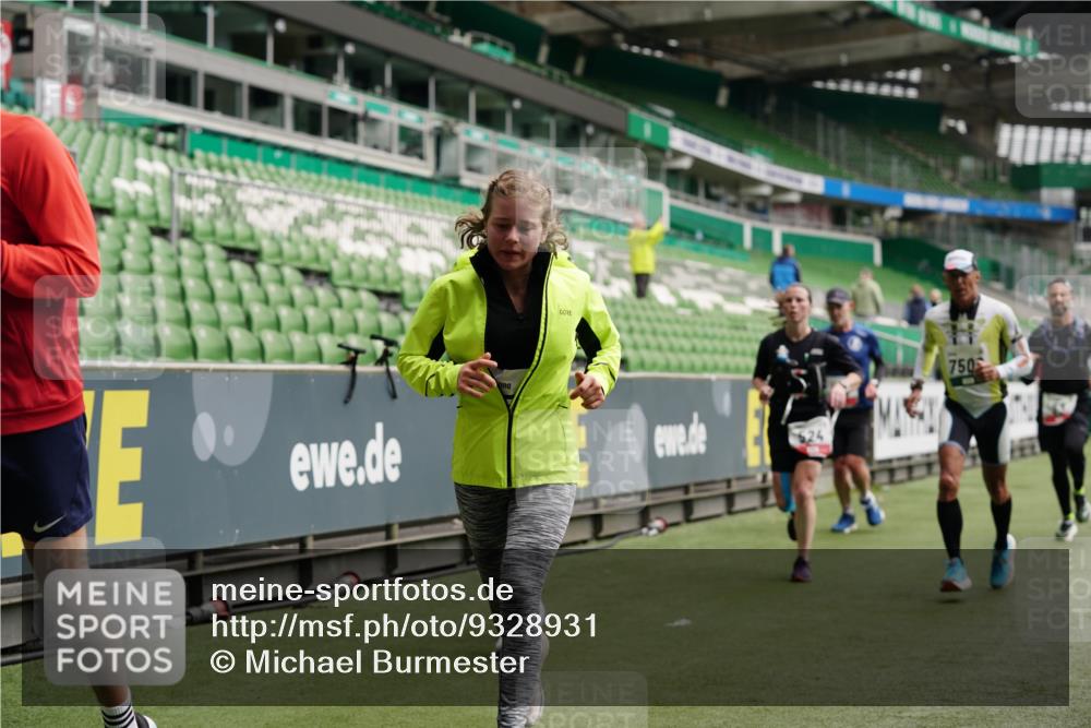 05.10.2025 - 20. swb-Marathon Bremen Michael Burmester http://msf.ph/oto/9328931 05.10.2025 12:54:09 Laufen im Stadion 53, 89, 132, 250, 289, 368, 458, 496, 504, 507, 524, 756, 950, 1009, 1020, 1164, 1165, 1428, 1460, 1489, 1517, 1543, 1608, 1656, 1690, 1729, 1736, 1873, 1896, 1943, 1976, 2030, 2050, 2250, 2288, 2573, 2841, 2871, 3212, 3363, 3703, 3913, 4294, 4611, 4949, 5022, 5024, 5206, 5425, 5571, 5576, 5944, 5978, 6244, 6348, 6359, 6583, 6806, 6853, 7232, 7279, 7508, 7617, 7835, 7905, 8499, 8511, 8611, 248, 869, 1538, 3553, 6492, 7255, 7408, 8238, 8709 meine-sportfotos.de