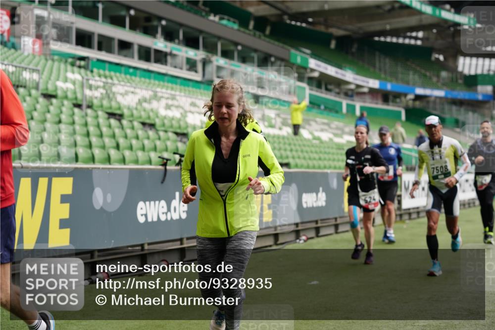 05.10.2025 - 20. swb-Marathon Bremen Michael Burmester http://msf.ph/oto/9328935 05.10.2025 12:54:09 Laufen im Stadion 53, 89, 132, 250, 289, 368, 458, 496, 504, 507, 524, 756, 950, 1009, 1020, 1164, 1165, 1428, 1460, 1489, 1517, 1543, 1608, 1656, 1690, 1729, 1736, 1873, 1896, 1943, 1976, 2030, 2050, 2250, 2288, 2573, 2841, 2871, 3212, 3363, 3703, 3913, 4294, 4611, 4949, 5022, 5024, 5206, 5425, 5571, 5576, 5944, 5978, 6244, 6348, 6359, 6583, 6806, 6853, 7232, 7279, 7508, 7617, 7835, 7905, 8499, 8511, 8611, 248, 869, 1538, 3553, 6492, 7255, 7408, 8238, 8709 meine-sportfotos.de
