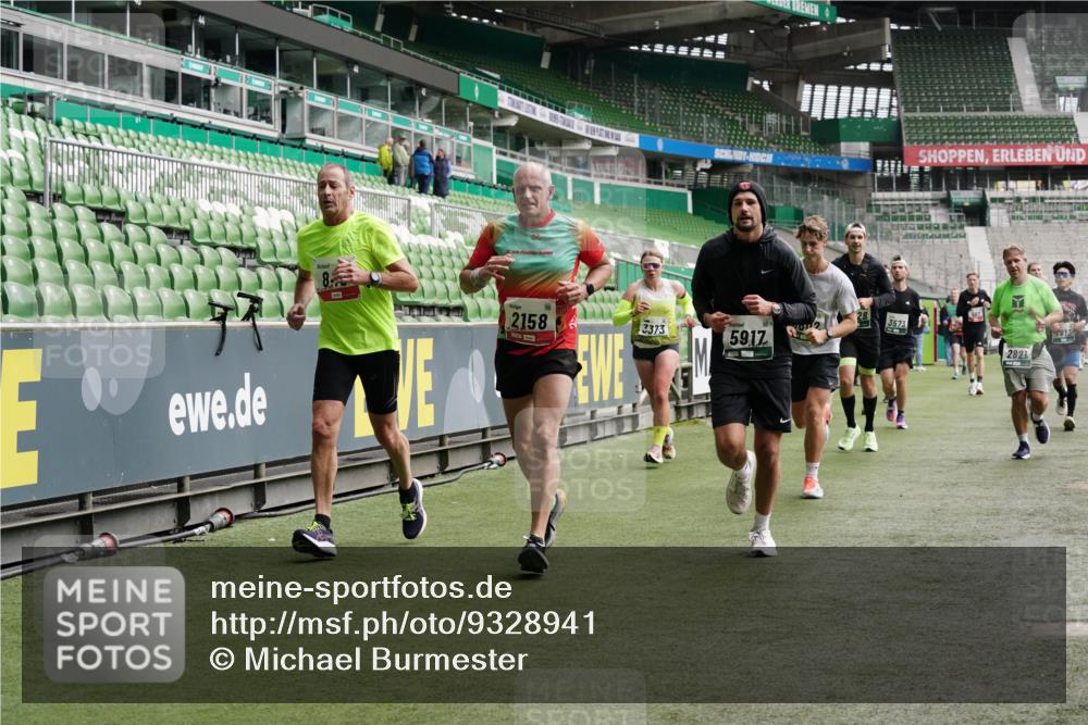 05.10.2025 - 20. swb-Marathon Bremen Michael Burmester http://msf.ph/oto/9328941 05.10.2025 12:58:09 Laufen im Stadion 90, 415, 846, 963, 1491, 1716, 2158, 2234, 2240, 2304, 2648, 2662, 2734, 2821, 2893, 3373, 3573, 3602, 3798, 3969, 3977, 4089, 4102, 4287, 4389, 4401, 4446, 4709, 4747, 5100, 5149, 5163, 5214, 5313, 5562, 5645, 5728, 5917, 6161, 6317, 6326, 6372, 6525, 6534, 6535, 6675, 6676, 6944, 6999, 7038, 7053, 7588, 7731, 7813, 7911, 7976, 8091, 8113, 8128, 8328, 8379, 8576, 8801, 8827, 8972, 8993, 9112, 9151, 9983, 11658, 237, 246, 305, 613, 820, 833, 1317, 1382, 2522, 3396, 3591 meine-sportfotos.de