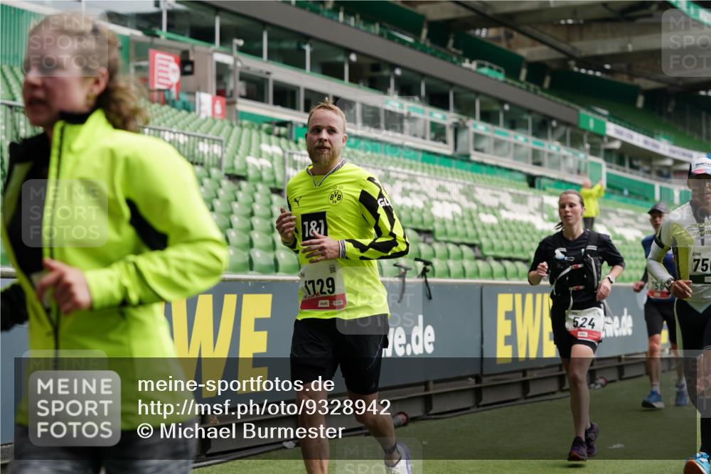 05.10.2025 - 20. swb-Marathon Bremen Michael Burmester http://msf.ph/oto/9328942 05.10.2025 12:54:10 Laufen im Stadion 53, 89, 132, 250, 289, 368, 458, 496, 504, 507, 524, 756, 950, 1009, 1020, 1164, 1165, 1428, 1460, 1489, 1517, 1543, 1608, 1656, 1690, 1729, 1736, 1873, 1896, 1943, 1976, 2030, 2050, 2250, 2288, 2573, 2841, 2871, 3193, 3212, 3363, 3703, 3913, 4294, 4611, 4949, 5022, 5024, 5206, 5571, 5576, 5666, 5944, 5978, 6244, 6348, 6359, 6583, 6853, 7232, 7279, 7494, 7508, 7617, 7835, 7905, 8499, 8511, 8611, 8737, 248, 869, 1538, 3553, 7255, 7408, 8238, 8709 meine-sportfotos.de