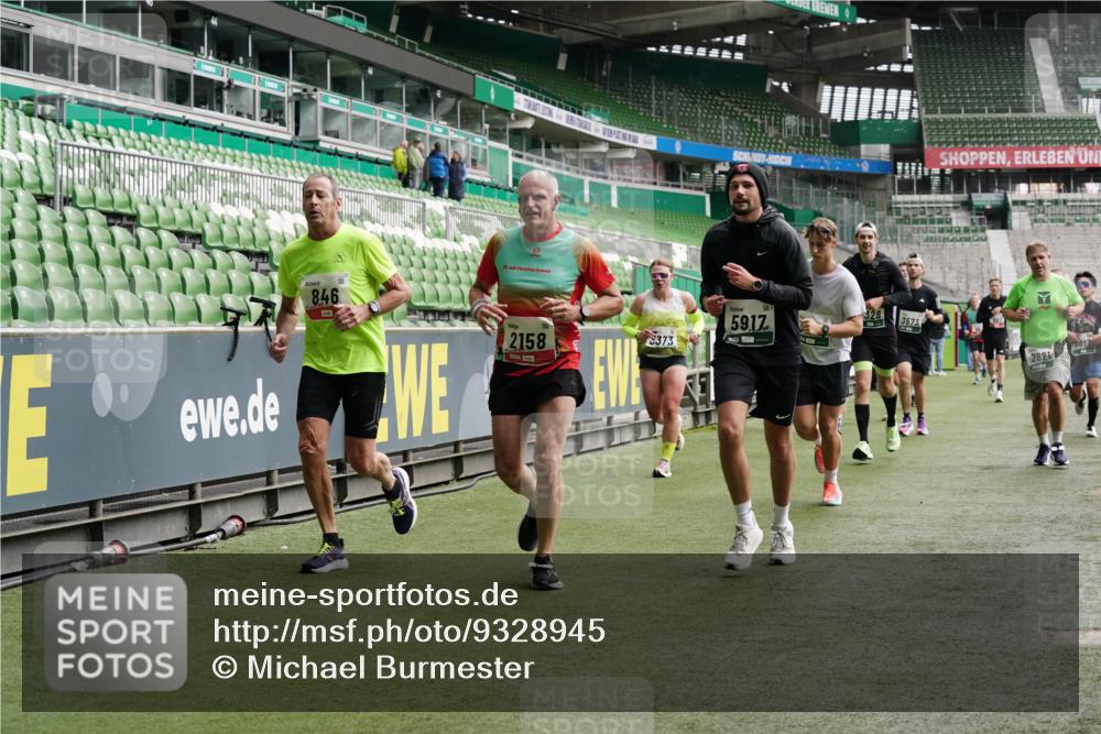 05.10.2025 - 20. swb-Marathon Bremen Michael Burmester http://msf.ph/oto/9328945 05.10.2025 12:58:09 Laufen im Stadion 90, 415, 846, 963, 1491, 1716, 2158, 2234, 2240, 2304, 2648, 2662, 2734, 2821, 2893, 3373, 3573, 3602, 3798, 3969, 3977, 4089, 4102, 4287, 4389, 4401, 4446, 4709, 4747, 5100, 5149, 5163, 5214, 5313, 5562, 5645, 5728, 5917, 6161, 6317, 6326, 6372, 6525, 6534, 6535, 6675, 6676, 6944, 6999, 7038, 7053, 7588, 7731, 7813, 7911, 7976, 8091, 8113, 8128, 8328, 8379, 8576, 8801, 8827, 8972, 8993, 9112, 9151, 9983, 11658, 237, 246, 305, 613, 820, 833, 1317, 1382, 2522, 3396, 3591 meine-sportfotos.de