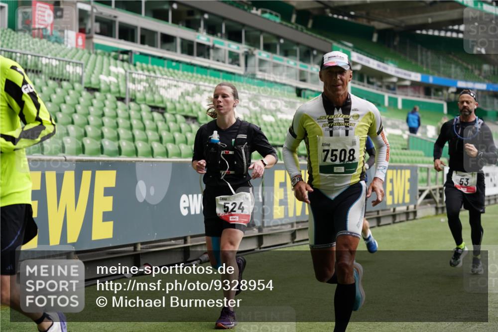05.10.2025 - 20. swb-Marathon Bremen Michael Burmester http://msf.ph/oto/9328954 05.10.2025 12:54:11 Laufen im Stadion 53, 89, 132, 250, 289, 368, 458, 496, 504, 507, 524, 756, 950, 1009, 1020, 1164, 1165, 1428, 1460, 1489, 1517, 1543, 1608, 1656, 1690, 1729, 1736, 1873, 1896, 1943, 1976, 2030, 2050, 2250, 2288, 2573, 2841, 2871, 3193, 3212, 3363, 3436, 3703, 3913, 4294, 4595, 4611, 4949, 5022, 5024, 5206, 5571, 5576, 5666, 5978, 6244, 6348, 6359, 6583, 6853, 7232, 7279, 7494, 7508, 7617, 7835, 8499, 8511, 8611, 8737, 869, 1538, 3553, 7255, 7408, 8238, 8709 meine-sportfotos.de