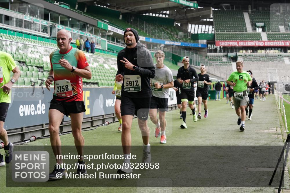 05.10.2025 - 20. swb-Marathon Bremen Michael Burmester http://msf.ph/oto/9328958 05.10.2025 12:58:10 Laufen im Stadion 90, 415, 846, 963, 1491, 1716, 2158, 2234, 2240, 2304, 2648, 2662, 2734, 2821, 2893, 3373, 3573, 3602, 3798, 3977, 4089, 4102, 4287, 4389, 4401, 4446, 4709, 4747, 5100, 5149, 5163, 5214, 5313, 5562, 5645, 5728, 5917, 6161, 6317, 6326, 6372, 6525, 6534, 6535, 6675, 6676, 6944, 6999, 7038, 7053, 7588, 7731, 7813, 7911, 7976, 8091, 8113, 8128, 8328, 8379, 8576, 8801, 8827, 8972, 8993, 9112, 9151, 9983, 11658, 237, 246, 305, 613, 820, 833, 1317, 1382, 2522, 3396, 3591 meine-sportfotos.de