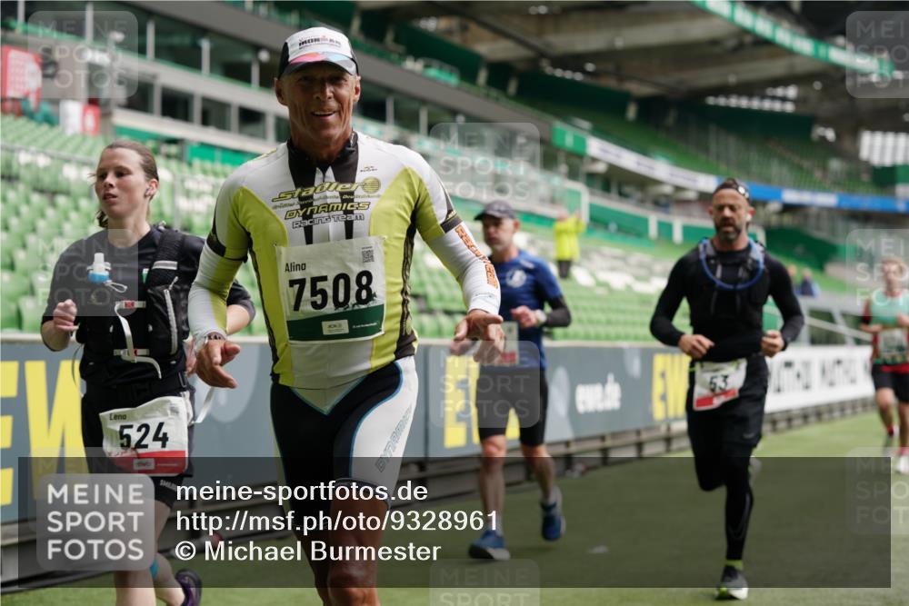 05.10.2025 - 20. swb-Marathon Bremen Michael Burmester http://msf.ph/oto/9328961 05.10.2025 12:54:12 Laufen im Stadion 53, 89, 132, 250, 289, 368, 458, 496, 504, 507, 524, 756, 950, 1009, 1020, 1164, 1165, 1428, 1460, 1489, 1517, 1543, 1608, 1690, 1729, 1736, 1873, 1896, 1943, 1976, 2030, 2250, 2288, 2573, 2841, 2871, 3193, 3212, 3363, 3436, 3703, 3913, 4294, 4595, 4611, 4949, 5022, 5024, 5206, 5571, 5576, 5666, 5978, 6244, 6348, 6359, 6583, 6853, 7232, 7279, 7494, 7508, 7835, 8499, 8511, 8611, 8737, 869, 1538, 3553, 7255, 7408, 8238, 8709 meine-sportfotos.de