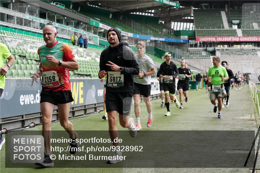 05.10.2025 - 20. swb-Marathon Bremen Michael Burmester http://msf.ph/oto/9328962 05.10.2025 12:58:10 Laufen im Stadion 90, 415, 846, 963, 1491, 1716, 2158, 2234, 2240, 2304, 2648, 2662, 2734, 2821, 2893, 3373, 3573, 3602, 3798, 3977, 4089, 4102, 4287, 4389, 4401, 4446, 4709, 4747, 5100, 5149, 5163, 5214, 5313, 5562, 5645, 5728, 5917, 6161, 6317, 6326, 6372, 6525, 6534, 6535, 6675, 6676, 6944, 6999, 7038, 7053, 7588, 7731, 7813, 7911, 7976, 8091, 8113, 8128, 8328, 8379, 8576, 8801, 8827, 8972, 8993, 9112, 9151, 9983, 11658, 237, 246, 305, 613, 820, 833, 1317, 1382, 2522, 3396, 3591 meine-sportfotos.de