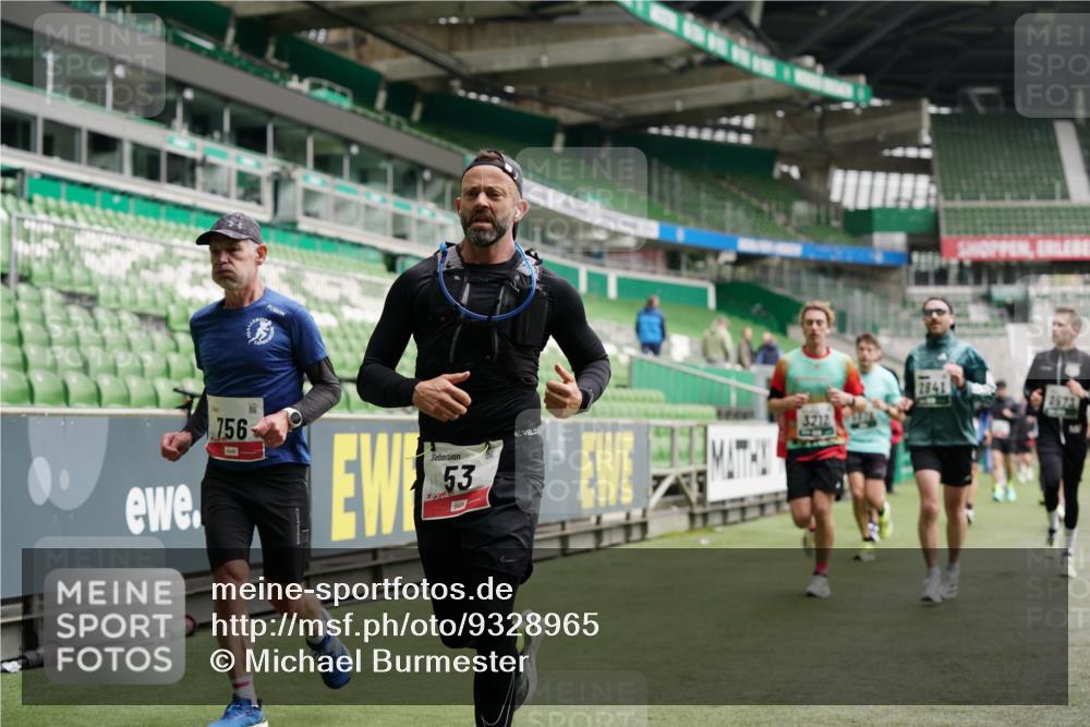 05.10.2025 - 20. swb-Marathon Bremen Michael Burmester http://msf.ph/oto/9328965 05.10.2025 12:54:12 Laufen im Stadion 53, 89, 132, 250, 289, 368, 458, 496, 504, 507, 524, 756, 950, 1009, 1020, 1164, 1165, 1428, 1460, 1489, 1517, 1543, 1608, 1690, 1729, 1736, 1873, 1896, 1943, 1976, 2030, 2250, 2288, 2573, 2841, 2871, 3193, 3212, 3363, 3436, 3703, 3913, 4294, 4595, 4611, 4949, 5022, 5024, 5206, 5571, 5576, 5666, 5978, 6244, 6348, 6359, 6583, 6853, 7232, 7279, 7494, 7508, 7835, 8499, 8511, 8611, 8737, 869, 1538, 3553, 7255, 7408, 8238, 8709 meine-sportfotos.de