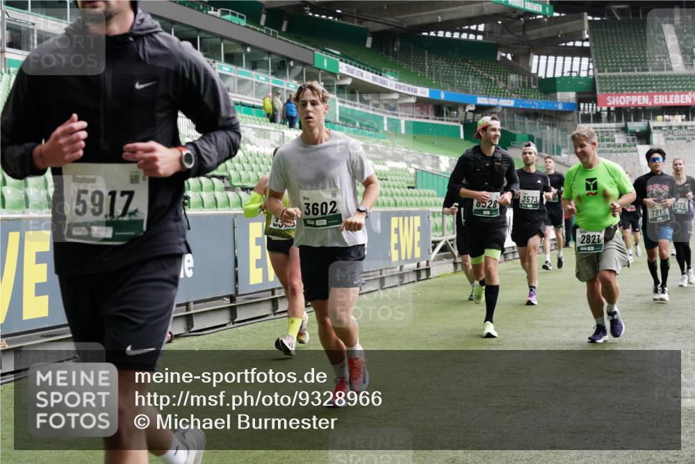 05.10.2025 - 20. swb-Marathon Bremen Michael Burmester http://msf.ph/oto/9328966 05.10.2025 12:58:11 Laufen im Stadion 90, 415, 726, 846, 963, 1491, 1716, 2158, 2234, 2240, 2304, 2648, 2662, 2734, 2821, 2893, 3373, 3573, 3602, 3798, 3977, 4089, 4102, 4287, 4389, 4401, 4446, 4709, 4747, 5100, 5149, 5163, 5214, 5313, 5562, 5645, 5728, 5917, 6161, 6317, 6326, 6372, 6525, 6534, 6535, 6675, 6676, 6944, 6999, 7038, 7053, 7588, 7731, 7813, 7911, 7976, 8091, 8113, 8128, 8328, 8379, 8576, 8801, 8827, 8972, 8993, 9112, 9151, 9983, 11658, 237, 305, 613, 820, 833, 1317, 1382, 2522, 3396, 3591 meine-sportfotos.de