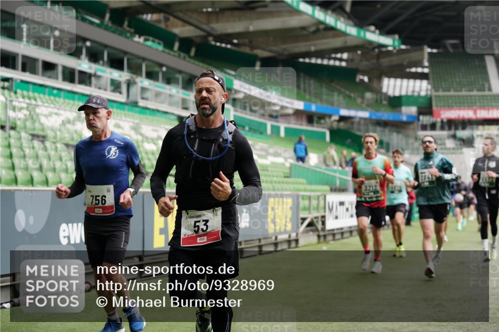 05.10.2025 - 20. swb-Marathon Bremen Michael Burmester http://msf.ph/oto/9328969 05.10.2025 12:54:13 Laufen im Stadion 53, 89, 132, 250, 289, 368, 458, 496, 504, 507, 524, 756, 950, 1009, 1020, 1164, 1165, 1428, 1460, 1489, 1517, 1543, 1608, 1690, 1729, 1736, 1873, 1896, 1943, 1976, 2030, 2250, 2288, 2573, 2841, 2871, 3193, 3212, 3363, 3436, 3703, 3913, 4595, 4611, 4949, 5022, 5024, 5206, 5571, 5576, 5666, 5978, 6244, 6348, 6359, 6583, 6683, 6853, 7232, 7279, 7494, 7508, 7835, 8511, 8611, 8737, 869, 1538, 3553, 7255, 7408, 8238, 8709 meine-sportfotos.de