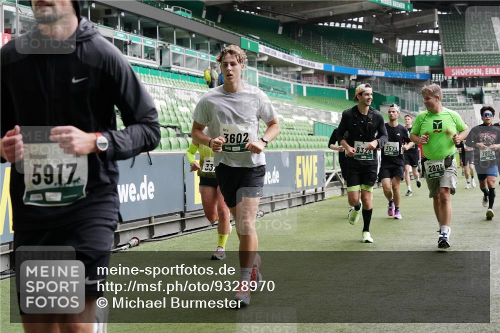 05.10.2025 - 20. swb-Marathon Bremen Michael Burmester http://msf.ph/oto/9328970 05.10.2025 12:58:11 Laufen im Stadion 90, 415, 726, 846, 963, 1491, 1716, 2158, 2234, 2240, 2304, 2648, 2662, 2734, 2821, 2893, 3373, 3573, 3602, 3798, 3977, 4089, 4102, 4287, 4389, 4401, 4446, 4709, 4747, 5100, 5149, 5163, 5214, 5313, 5562, 5645, 5728, 5917, 6161, 6317, 6326, 6372, 6525, 6534, 6535, 6675, 6676, 6944, 6999, 7038, 7053, 7588, 7731, 7813, 7911, 7976, 8091, 8113, 8128, 8328, 8379, 8576, 8801, 8827, 8972, 8993, 9112, 9151, 9983, 11658, 237, 305, 613, 820, 833, 1317, 1382, 2522, 3396, 3591 meine-sportfotos.de