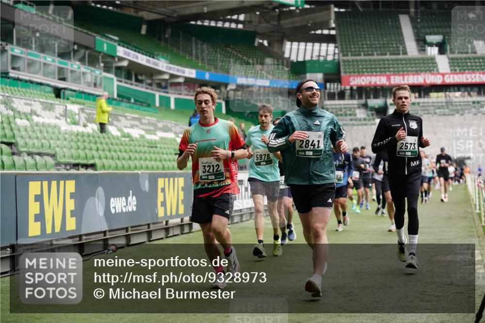 05.10.2025 - 20. swb-Marathon Bremen Michael Burmester http://msf.ph/oto/9328973 05.10.2025 12:54:14 Laufen im Stadion 53, 89, 132, 250, 289, 368, 458, 496, 504, 507, 524, 756, 950, 1009, 1020, 1164, 1165, 1428, 1460, 1489, 1517, 1543, 1608, 1690, 1729, 1736, 1873, 1896, 1943, 1976, 2030, 2250, 2573, 2841, 2871, 3193, 3212, 3363, 3436, 3703, 3913, 4595, 4611, 4949, 4958, 5022, 5024, 5206, 5571, 5576, 5666, 5978, 6244, 6348, 6359, 6583, 6683, 6853, 7232, 7279, 7494, 7508, 7835, 8511, 8611, 8737, 869, 1538, 3553, 7255, 7408, 8238, 8709 meine-sportfotos.de