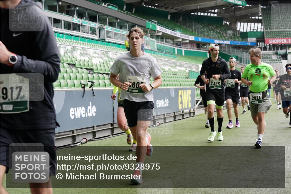 05.10.2025 - 20. swb-Marathon Bremen Michael Burmester http://msf.ph/oto/9328975 05.10.2025 12:58:11 Laufen im Stadion 90, 415, 726, 846, 963, 1491, 1716, 2158, 2234, 2240, 2304, 2648, 2662, 2734, 2821, 2893, 3373, 3573, 3602, 3798, 3977, 4089, 4102, 4287, 4389, 4401, 4446, 4709, 4747, 5100, 5149, 5163, 5214, 5313, 5562, 5645, 5728, 5917, 6161, 6317, 6326, 6372, 6525, 6534, 6535, 6675, 6676, 6944, 6999, 7038, 7053, 7588, 7731, 7813, 7911, 7976, 8091, 8113, 8128, 8328, 8379, 8576, 8801, 8827, 8972, 8993, 9112, 9151, 9983, 11658, 237, 305, 613, 820, 833, 1317, 1382, 2522, 3396, 3591 meine-sportfotos.de