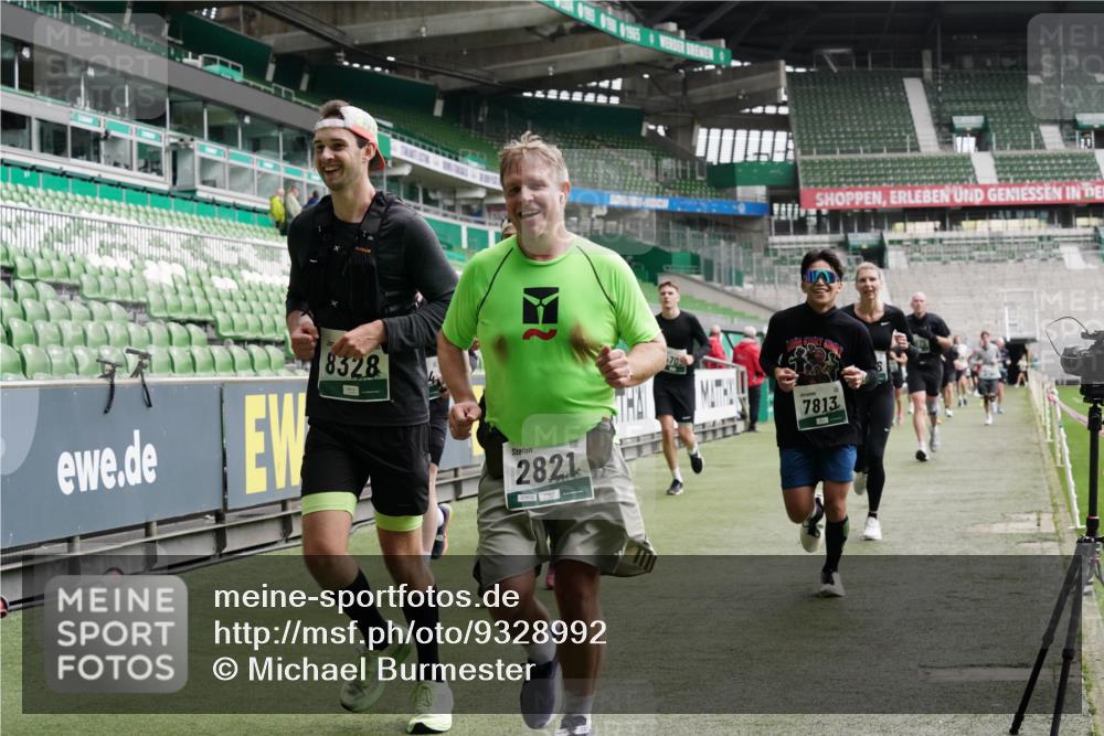 05.10.2025 - 20. swb-Marathon Bremen Michael Burmester http://msf.ph/oto/9328992 05.10.2025 12:58:13 Laufen im Stadion 90, 415, 726, 846, 963, 988, 1491, 1716, 2158, 2234, 2240, 2304, 2648, 2662, 2734, 2821, 2893, 3254, 3373, 3467, 3573, 3602, 3798, 3977, 4089, 4102, 4287, 4389, 4401, 4446, 4709, 4747, 5100, 5163, 5214, 5261, 5313, 5562, 5645, 5728, 5917, 6161, 6317, 6326, 6372, 6525, 6675, 6676, 6944, 6999, 7038, 7053, 7588, 7731, 7813, 7911, 7976, 8091, 8113, 8128, 8328, 8379, 8576, 8801, 8827, 8972, 8993, 9112, 9151, 9983, 11658, 237, 613, 820, 833, 1317, 1382, 2522, 3396, 3591 meine-sportfotos.de