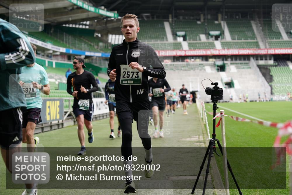 05.10.2025 - 20. swb-Marathon Bremen Michael Burmester http://msf.ph/oto/9329002 05.10.2025 12:54:16 Laufen im Stadion 53, 89, 132, 250, 289, 368, 458, 496, 504, 507, 524, 756, 950, 1009, 1020, 1165, 1308, 1428, 1460, 1489, 1517, 1543, 1608, 1690, 1729, 1736, 1873, 1896, 1897, 1943, 1976, 2030, 2250, 2274, 2573, 2841, 2871, 3193, 3212, 3363, 3436, 3703, 3913, 4595, 4611, 4837, 4949, 4958, 5022, 5024, 5206, 5571, 5576, 5666, 5978, 6244, 6348, 6359, 6583, 6683, 6853, 7232, 7279, 7494, 7508, 7835, 7986, 8511, 8611, 8737, 869, 1538, 3553, 7255, 7408, 8709 meine-sportfotos.de