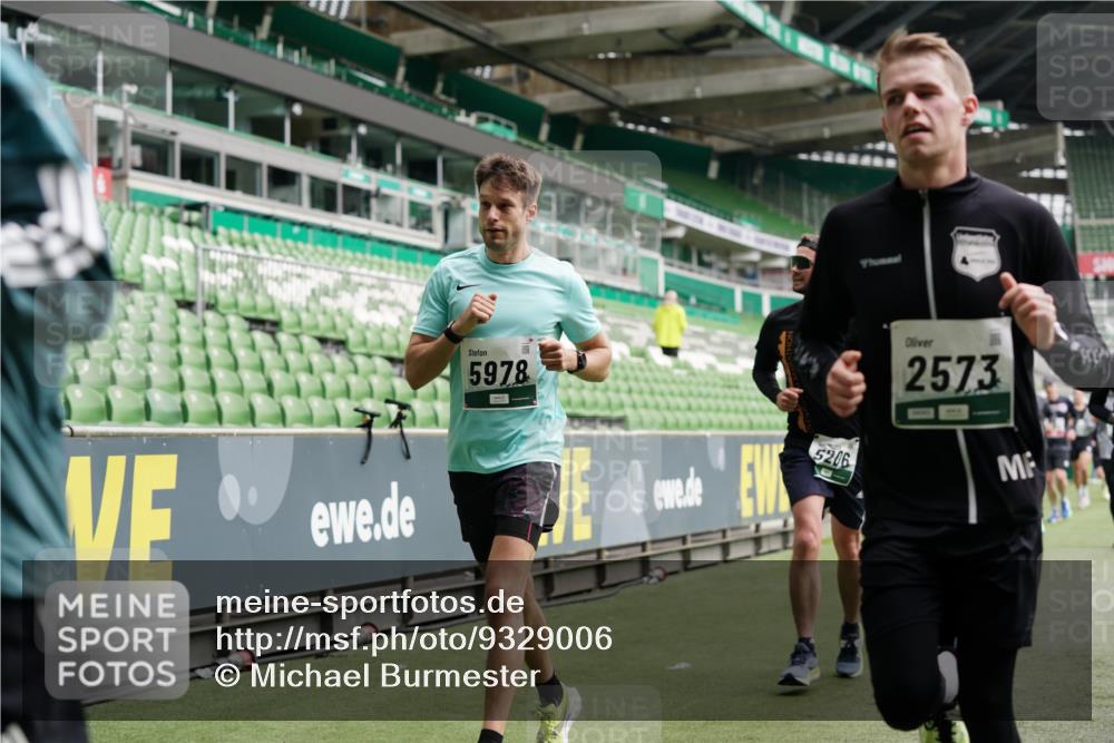 05.10.2025 - 20. swb-Marathon Bremen Michael Burmester http://msf.ph/oto/9329006 05.10.2025 12:54:16 Laufen im Stadion 53, 89, 132, 250, 289, 368, 458, 496, 504, 507, 524, 756, 950, 1009, 1020, 1165, 1308, 1428, 1460, 1489, 1517, 1543, 1608, 1690, 1729, 1736, 1873, 1896, 1897, 1943, 1976, 2030, 2250, 2274, 2573, 2841, 2871, 3193, 3212, 3363, 3436, 3703, 3913, 4595, 4611, 4837, 4949, 4958, 5022, 5024, 5206, 5571, 5576, 5666, 5978, 6244, 6348, 6359, 6583, 6683, 6853, 7232, 7279, 7494, 7508, 7835, 7986, 8511, 8611, 8737, 869, 1538, 3553, 7255, 7408, 8709 meine-sportfotos.de