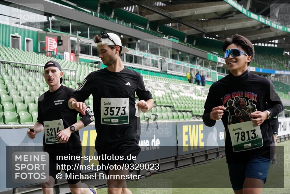 05.10.2025 - 20. swb-Marathon Bremen Michael Burmester http://msf.ph/oto/9329023 05.10.2025 12:58:14 Laufen im Stadion 90, 415, 726, 846, 963, 988, 1491, 1503, 1716, 2158, 2234, 2240, 2304, 2648, 2662, 2734, 2821, 2893, 2922, 3254, 3373, 3467, 3573, 3602, 3798, 3977, 4089, 4102, 4287, 4389, 4401, 4446, 4709, 4747, 5100, 5163, 5214, 5261, 5313, 5562, 5645, 5728, 5917, 6161, 6317, 6326, 6372, 6525, 6675, 6676, 6944, 6999, 7038, 7053, 7588, 7731, 7813, 7911, 7976, 8091, 8113, 8128, 8328, 8379, 8576, 8801, 8827, 8972, 8993, 9112, 9151, 9983, 11658, 237, 613, 820, 1317, 1382, 2522, 3396, 3591 meine-sportfotos.de