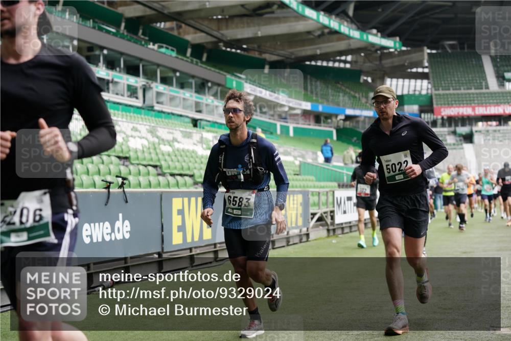 05.10.2025 - 20. swb-Marathon Bremen Michael Burmester http://msf.ph/oto/9329024 05.10.2025 12:54:18 Laufen im Stadion 53, 89, 132, 250, 289, 368, 458, 496, 504, 507, 524, 756, 950, 1009, 1020, 1165, 1308, 1428, 1460, 1489, 1517, 1543, 1608, 1690, 1729, 1736, 1873, 1896, 1897, 1943, 1976, 2024, 2250, 2274, 2573, 2841, 2871, 3193, 3212, 3224, 3359, 3436, 3703, 3913, 4595, 4611, 4837, 4949, 4958, 5022, 5024, 5206, 5576, 5666, 5978, 6244, 6348, 6359, 6583, 6683, 6853, 7232, 7279, 7494, 7508, 7814, 7835, 7986, 8511, 8611, 8653, 8737, 869, 1538, 3553, 7255, 7408, 8709 meine-sportfotos.de
