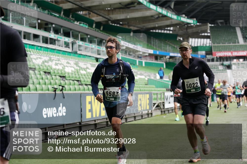 05.10.2025 - 20. swb-Marathon Bremen Michael Burmester http://msf.ph/oto/9329028 05.10.2025 12:54:18 Laufen im Stadion 53, 89, 132, 250, 289, 368, 458, 496, 504, 507, 524, 756, 950, 1009, 1020, 1165, 1308, 1428, 1460, 1489, 1517, 1543, 1608, 1690, 1729, 1736, 1873, 1896, 1897, 1943, 1976, 2024, 2250, 2274, 2573, 2841, 2871, 3193, 3212, 3224, 3359, 3436, 3703, 3913, 4595, 4611, 4837, 4949, 4958, 5022, 5024, 5206, 5576, 5666, 5978, 6244, 6348, 6359, 6583, 6683, 6853, 7232, 7279, 7494, 7508, 7814, 7835, 7986, 8511, 8611, 8653, 8737, 869, 1538, 3553, 7255, 7408, 8709 meine-sportfotos.de