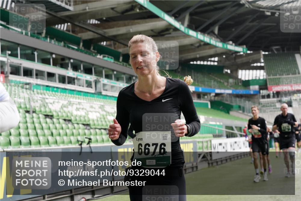 05.10.2025 - 20. swb-Marathon Bremen Michael Burmester http://msf.ph/oto/9329044 05.10.2025 12:58:16 Laufen im Stadion 90, 415, 726, 846, 963, 988, 1491, 1503, 1716, 2158, 2234, 2240, 2304, 2648, 2662, 2734, 2821, 2893, 2922, 3254, 3373, 3467, 3573, 3602, 3977, 4102, 4287, 4389, 4401, 4446, 4709, 4747, 5163, 5214, 5261, 5313, 5562, 5645, 5728, 5917, 6161, 6317, 6326, 6372, 6525, 6675, 6676, 6944, 6999, 7038, 7053, 7588, 7731, 7813, 7911, 7976, 8091, 8113, 8128, 8328, 8379, 8576, 8801, 8827, 8972, 8993, 9112, 9151, 11658, 237, 613, 820, 1317, 1491, 2522, 3396, 3591 meine-sportfotos.de