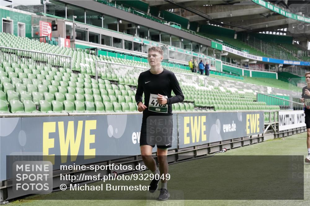 05.10.2025 - 20. swb-Marathon Bremen Michael Burmester http://msf.ph/oto/9329049 05.10.2025 12:58:17 Laufen im Stadion 90, 415, 726, 846, 963, 988, 1503, 1716, 2158, 2234, 2240, 2304, 2648, 2662, 2734, 2821, 2893, 2922, 3254, 3373, 3467, 3573, 3602, 3977, 4102, 4287, 4389, 4401, 4446, 4709, 4747, 5163, 5214, 5261, 5313, 5562, 5645, 5728, 5917, 6161, 6317, 6326, 6372, 6525, 6672, 6675, 6676, 6944, 6999, 7038, 7053, 7588, 7731, 7813, 7911, 7976, 8091, 8113, 8128, 8328, 8379, 8576, 8801, 8827, 8972, 8993, 9112, 9151, 11658, 237, 613, 820, 1317, 1491, 2304, 2522, 3396, 3591 meine-sportfotos.de