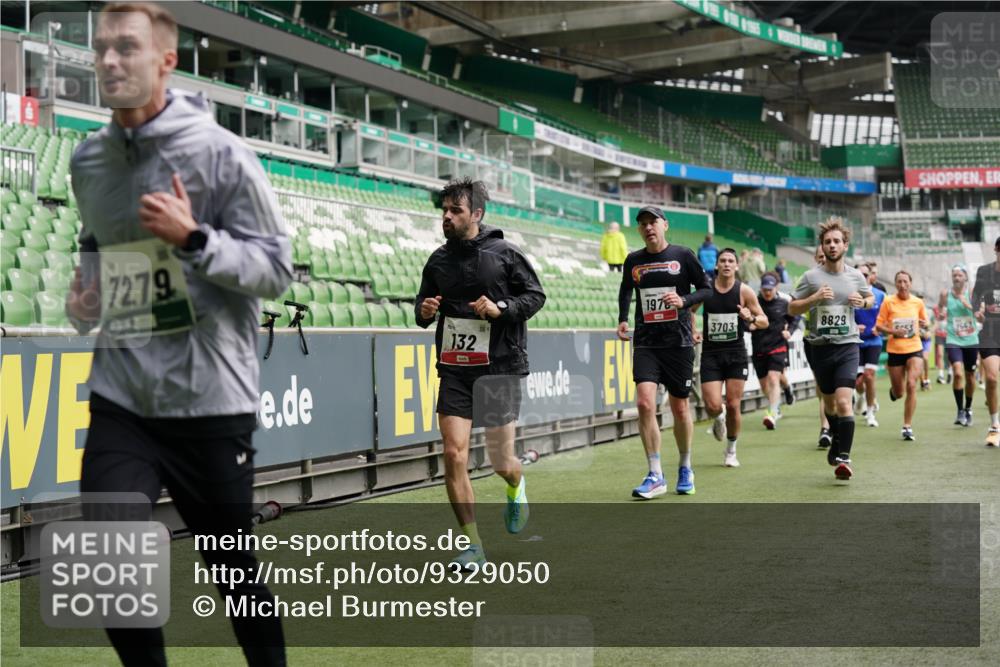 05.10.2025 - 20. swb-Marathon Bremen Michael Burmester http://msf.ph/oto/9329050 05.10.2025 12:54:22 Laufen im Stadion 53, 89, 132, 250, 289, 368, 458, 496, 504, 507, 524, 756, 950, 1020, 1165, 1308, 1428, 1460, 1489, 1517, 1543, 1608, 1690, 1729, 1736, 1873, 1896, 1897, 1943, 1976, 2024, 2274, 2573, 2841, 2871, 3193, 3212, 3224, 3359, 3436, 3703, 3913, 4595, 4611, 4837, 4949, 4958, 5022, 5024, 5206, 5576, 5666, 5869, 5978, 6244, 6348, 6359, 6583, 6683, 6853, 7232, 7279, 7494, 7508, 7814, 7835, 7928, 7986, 8511, 8611, 8653, 8737, 869, 1538, 7255, 8709 meine-sportfotos.de