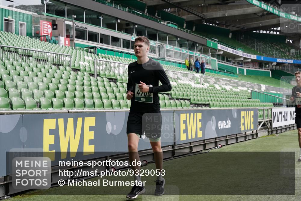 05.10.2025 - 20. swb-Marathon Bremen Michael Burmester http://msf.ph/oto/9329053 05.10.2025 12:58:17 Laufen im Stadion 90, 415, 726, 846, 963, 988, 1503, 1716, 2158, 2234, 2240, 2304, 2648, 2662, 2734, 2821, 2893, 2922, 3254, 3373, 3467, 3573, 3602, 3977, 4102, 4287, 4389, 4401, 4446, 4709, 4747, 5163, 5214, 5261, 5313, 5562, 5645, 5728, 5917, 6161, 6317, 6326, 6372, 6525, 6672, 6675, 6676, 6944, 6999, 7038, 7053, 7588, 7731, 7813, 7911, 7976, 8091, 8113, 8128, 8328, 8379, 8576, 8801, 8827, 8972, 8993, 9112, 9151, 11658, 237, 613, 820, 1317, 1491, 2304, 2522, 3396, 3591 meine-sportfotos.de