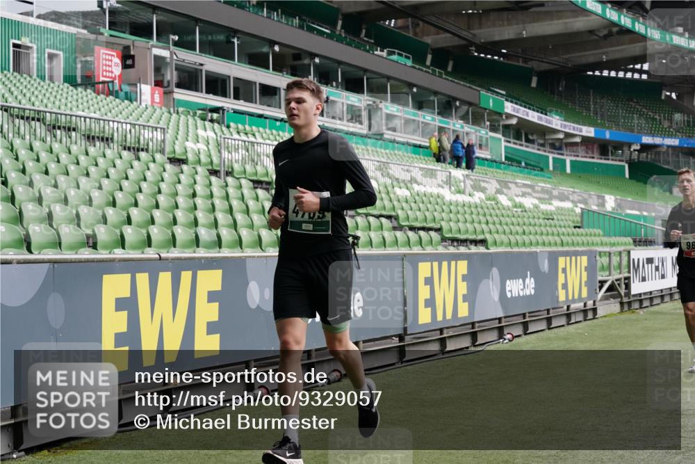 05.10.2025 - 20. swb-Marathon Bremen Michael Burmester http://msf.ph/oto/9329057 05.10.2025 12:58:17 Laufen im Stadion 90, 415, 726, 846, 963, 988, 1503, 1716, 2158, 2234, 2240, 2304, 2648, 2662, 2734, 2821, 2893, 2922, 3254, 3373, 3467, 3573, 3602, 3977, 4102, 4287, 4389, 4401, 4446, 4709, 4747, 5163, 5214, 5261, 5313, 5562, 5645, 5728, 5917, 6161, 6317, 6326, 6372, 6525, 6672, 6675, 6676, 6944, 6999, 7038, 7053, 7588, 7731, 7813, 7911, 7976, 8091, 8113, 8128, 8328, 8379, 8576, 8801, 8827, 8972, 8993, 9112, 9151, 11658, 237, 613, 820, 1317, 1491, 2304, 2522, 3396, 3591 meine-sportfotos.de