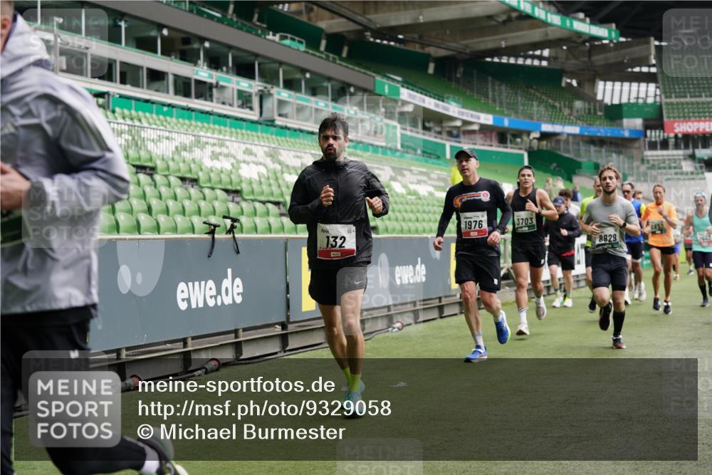 05.10.2025 - 20. swb-Marathon Bremen Michael Burmester http://msf.ph/oto/9329058 05.10.2025 12:54:22 Laufen im Stadion 53, 89, 132, 250, 289, 368, 458, 496, 504, 507, 524, 756, 950, 1020, 1165, 1308, 1428, 1460, 1489, 1517, 1543, 1608, 1690, 1729, 1736, 1873, 1896, 1897, 1943, 1976, 2024, 2274, 2573, 2841, 2871, 3193, 3212, 3224, 3359, 3436, 3703, 3913, 4595, 4611, 4837, 4949, 4958, 5022, 5024, 5206, 5576, 5666, 5869, 5978, 6244, 6348, 6359, 6583, 6683, 6853, 7232, 7279, 7494, 7508, 7814, 7835, 7928, 7986, 8511, 8611, 8653, 8737, 869, 1538, 7255, 8709 meine-sportfotos.de