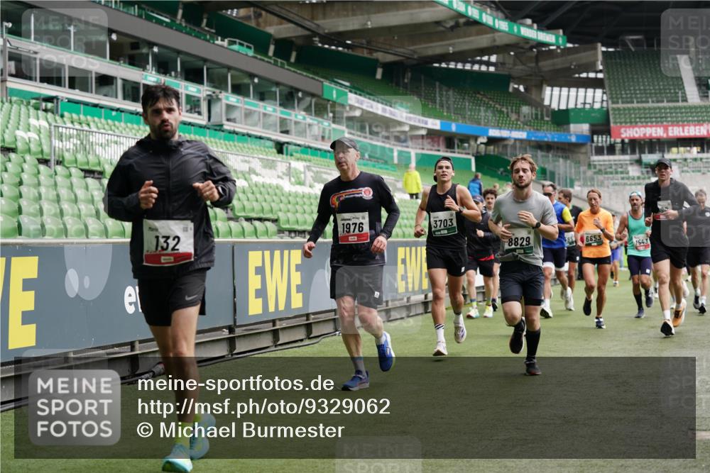05.10.2025 - 20. swb-Marathon Bremen Michael Burmester http://msf.ph/oto/9329062 05.10.2025 12:54:22 Laufen im Stadion 53, 89, 132, 250, 289, 368, 458, 496, 504, 507, 524, 756, 950, 1020, 1165, 1308, 1428, 1460, 1489, 1517, 1543, 1608, 1690, 1729, 1736, 1873, 1896, 1897, 1943, 1976, 2024, 2274, 2573, 2841, 2871, 3193, 3212, 3224, 3359, 3436, 3703, 3913, 4595, 4611, 4837, 4949, 4958, 5022, 5024, 5206, 5576, 5666, 5869, 5978, 6244, 6348, 6359, 6583, 6683, 6853, 7232, 7279, 7494, 7508, 7814, 7835, 7928, 7986, 8511, 8611, 8653, 8737, 869, 1538, 7255, 8709 meine-sportfotos.de