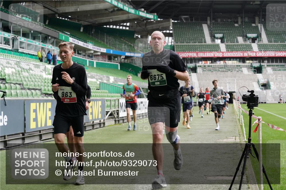 05.10.2025 - 20. swb-Marathon Bremen Michael Burmester http://msf.ph/oto/9329073 05.10.2025 12:58:19 Laufen im Stadion 90, 415, 726, 846, 963, 988, 1503, 1619, 1716, 2158, 2234, 2240, 2648, 2662, 2734, 2821, 2893, 2922, 3252, 3254, 3373, 3467, 3573, 3602, 3977, 4102, 4287, 4389, 4401, 4446, 4709, 4747, 5163, 5214, 5261, 5313, 5562, 5645, 5728, 5917, 6113, 6161, 6317, 6326, 6372, 6525, 6672, 6675, 6676, 6944, 6999, 7038, 7053, 7588, 7731, 7813, 7911, 7976, 8091, 8113, 8328, 8379, 8576, 8827, 8972, 9112, 9151, 11658, 237, 613, 820, 1317, 1491, 2304, 2522, 3396, 3591, 8128 meine-sportfotos.de