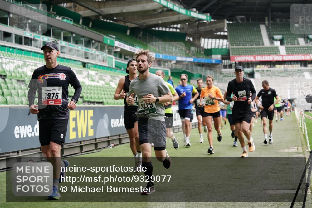 05.10.2025 - 20. swb-Marathon Bremen Michael Burmester http://msf.ph/oto/9329077 05.10.2025 12:54:23 Laufen im Stadion 53, 89, 132, 250, 289, 368, 458, 496, 504, 507, 524, 756, 950, 1020, 1165, 1308, 1428, 1460, 1489, 1517, 1543, 1608, 1690, 1729, 1736, 1873, 1896, 1897, 1943, 1976, 2024, 2180, 2274, 2573, 2767, 2841, 2871, 3193, 3212, 3224, 3359, 3436, 3703, 3913, 4595, 4611, 4837, 4949, 4958, 5022, 5024, 5206, 5576, 5666, 5869, 5978, 6244, 6348, 6359, 6583, 6683, 6853, 7232, 7279, 7494, 7508, 7814, 7835, 7928, 7986, 8511, 8611, 8653, 8737, 869, 1538, 7255, 8709 meine-sportfotos.de