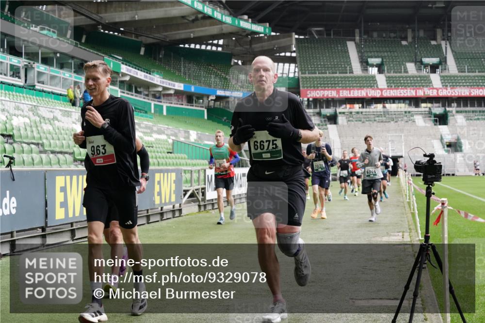 05.10.2025 - 20. swb-Marathon Bremen Michael Burmester http://msf.ph/oto/9329078 05.10.2025 12:58:19 Laufen im Stadion 90, 415, 726, 846, 963, 988, 1503, 1619, 1716, 2158, 2234, 2240, 2648, 2662, 2734, 2821, 2893, 2922, 3252, 3254, 3373, 3467, 3573, 3602, 3977, 4102, 4287, 4389, 4401, 4446, 4709, 4747, 5163, 5214, 5261, 5313, 5562, 5645, 5728, 5917, 6113, 6161, 6317, 6326, 6372, 6525, 6672, 6675, 6676, 6944, 6999, 7038, 7053, 7588, 7731, 7813, 7911, 7976, 8091, 8113, 8328, 8379, 8576, 8827, 8972, 9112, 9151, 11658, 237, 613, 820, 1317, 1491, 2304, 2522, 3396, 3591, 8128 meine-sportfotos.de