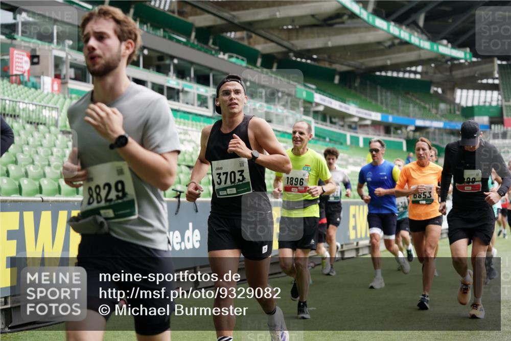 05.10.2025 - 20. swb-Marathon Bremen Michael Burmester http://msf.ph/oto/9329082 05.10.2025 12:54:25 Laufen im Stadion 53, 89, 132, 250, 289, 368, 458, 496, 504, 507, 524, 756, 950, 1020, 1165, 1308, 1428, 1460, 1489, 1517, 1543, 1608, 1690, 1729, 1736, 1873, 1896, 1897, 1943, 1976, 2024, 2180, 2274, 2573, 2767, 2841, 2871, 3193, 3212, 3224, 3359, 3436, 3703, 3913, 4595, 4611, 4837, 4949, 4958, 5022, 5024, 5206, 5452, 5576, 5666, 5869, 5978, 6244, 6348, 6359, 6583, 6683, 6853, 7232, 7279, 7494, 7508, 7814, 7835, 7928, 7986, 8511, 8611, 8653, 8737, 869, 7255 meine-sportfotos.de