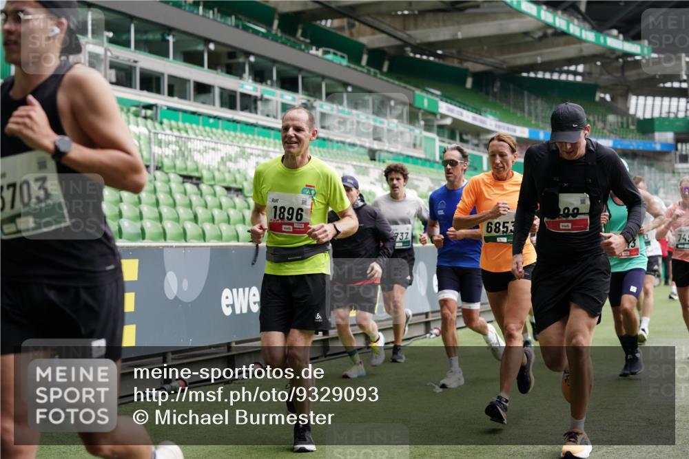05.10.2025 - 20. swb-Marathon Bremen Michael Burmester http://msf.ph/oto/9329093 05.10.2025 12:54:25 Laufen im Stadion 53, 89, 132, 250, 289, 368, 458, 496, 504, 507, 524, 756, 950, 1020, 1165, 1308, 1428, 1460, 1489, 1517, 1543, 1608, 1690, 1729, 1736, 1873, 1896, 1897, 1943, 1976, 2024, 2180, 2274, 2573, 2767, 2841, 2871, 3193, 3212, 3224, 3359, 3436, 3703, 3913, 4595, 4611, 4837, 4949, 4958, 5022, 5024, 5206, 5452, 5576, 5666, 5869, 5978, 6244, 6348, 6359, 6583, 6683, 6853, 7232, 7279, 7494, 7508, 7814, 7835, 7928, 7986, 8511, 8611, 8653, 8737, 869, 7255 meine-sportfotos.de