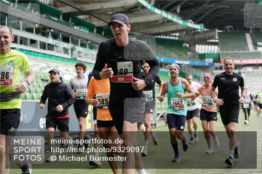 05.10.2025 - 20. swb-Marathon Bremen Michael Burmester http://msf.ph/oto/9329097 05.10.2025 12:54:26 Laufen im Stadion 53, 89, 132, 250, 289, 368, 458, 496, 504, 507, 524, 756, 950, 1020, 1165, 1308, 1428, 1460, 1489, 1517, 1543, 1608, 1690, 1729, 1736, 1873, 1896, 1897, 1943, 1976, 2024, 2180, 2274, 2573, 2767, 2841, 2871, 3193, 3212, 3224, 3359, 3436, 3703, 3913, 4595, 4611, 4837, 4949, 4958, 5022, 5024, 5206, 5452, 5576, 5666, 5869, 5978, 6244, 6348, 6359, 6583, 6683, 6853, 7232, 7279, 7494, 7508, 7814, 7835, 7928, 7986, 8511, 8611, 8642, 8653, 8737 meine-sportfotos.de
