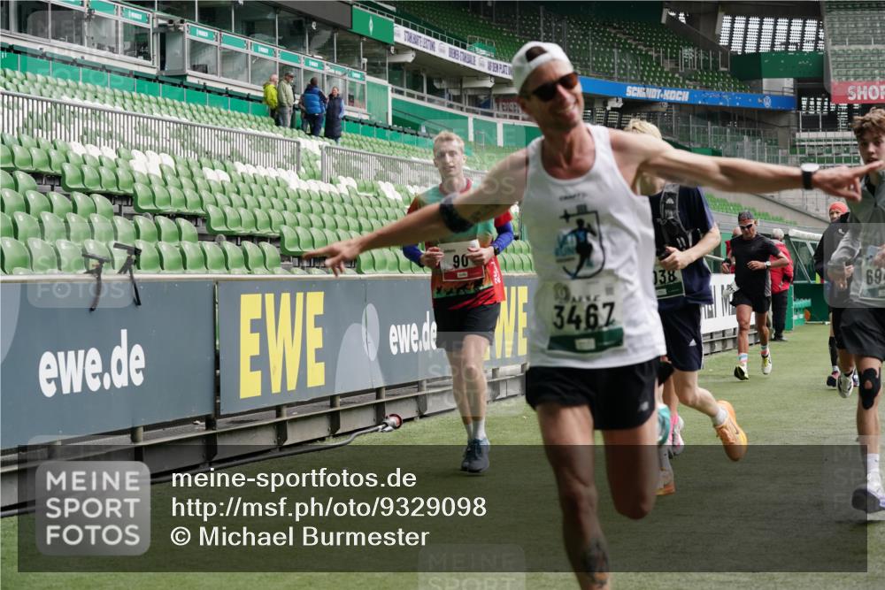 05.10.2025 - 20. swb-Marathon Bremen Michael Burmester http://msf.ph/oto/9329098 05.10.2025 12:58:22 Laufen im Stadion 90, 415, 726, 846, 963, 988, 1503, 1619, 1716, 2158, 2234, 2240, 2648, 2662, 2734, 2821, 2893, 2922, 3252, 3254, 3373, 3467, 3573, 3602, 3615, 4102, 4287, 4389, 4401, 4446, 4522, 4709, 4747, 4783, 5163, 5214, 5261, 5313, 5562, 5645, 5728, 5878, 5917, 6113, 6161, 6317, 6326, 6372, 6525, 6672, 6675, 6676, 6944, 6999, 7038, 7053, 7588, 7731, 7813, 7976, 8091, 8113, 8328, 8379, 8576, 8827, 8972, 9112, 9151, 820, 1317, 1491, 2304, 3396, 3591, 3977, 7731, 7911, 8128 meine-sportfotos.de
