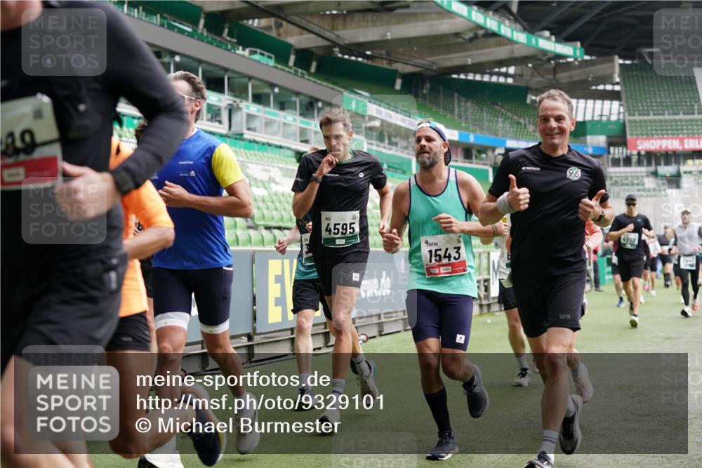 05.10.2025 - 20. swb-Marathon Bremen Michael Burmester http://msf.ph/oto/9329101 05.10.2025 12:54:27 Laufen im Stadion 53, 89, 132, 250, 289, 368, 458, 496, 504, 507, 524, 756, 950, 1020, 1165, 1308, 1428, 1460, 1474, 1489, 1517, 1543, 1608, 1690, 1729, 1736, 1873, 1896, 1897, 1943, 1976, 2024, 2180, 2265, 2274, 2573, 2767, 2841, 3193, 3212, 3224, 3359, 3436, 3531, 3703, 3913, 4257, 4595, 4611, 4837, 4949, 4958, 5022, 5024, 5206, 5452, 5576, 5666, 5869, 5978, 6244, 6348, 6359, 6583, 6683, 6853, 7232, 7279, 7494, 7508, 7814, 7835, 7928, 7986, 8511, 8611, 8642, 8653, 8737 meine-sportfotos.de