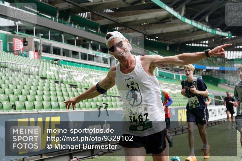 05.10.2025 - 20. swb-Marathon Bremen Michael Burmester http://msf.ph/oto/9329102 05.10.2025 12:58:22 Laufen im Stadion 90, 415, 726, 846, 963, 988, 1503, 1619, 1716, 2158, 2234, 2240, 2648, 2662, 2734, 2821, 2893, 2922, 3252, 3254, 3373, 3467, 3573, 3602, 3615, 4102, 4287, 4389, 4401, 4446, 4522, 4709, 4747, 4783, 5163, 5214, 5261, 5313, 5562, 5645, 5728, 5878, 5917, 6113, 6161, 6317, 6326, 6372, 6525, 6672, 6675, 6676, 6944, 6999, 7038, 7053, 7588, 7731, 7813, 7976, 8091, 8113, 8328, 8379, 8576, 8827, 8972, 9112, 9151, 820, 1317, 1491, 2304, 3396, 3591, 3977, 7731, 7911, 8128 meine-sportfotos.de