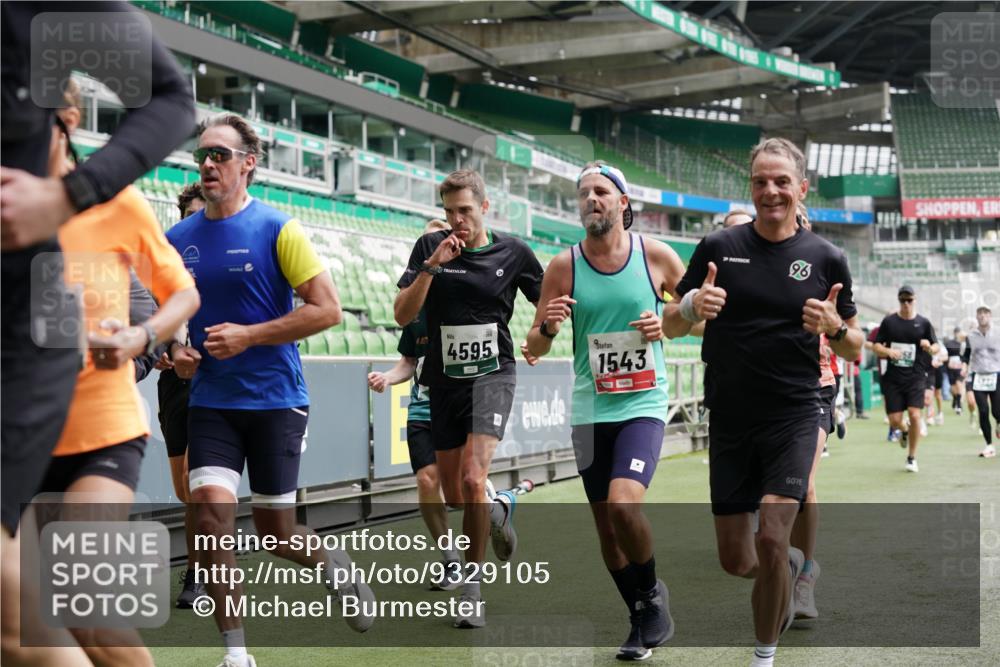 05.10.2025 - 20. swb-Marathon Bremen Michael Burmester http://msf.ph/oto/9329105 05.10.2025 12:54:27 Laufen im Stadion 53, 89, 132, 250, 289, 368, 458, 496, 504, 507, 524, 756, 950, 1020, 1165, 1308, 1428, 1460, 1474, 1489, 1517, 1543, 1608, 1690, 1729, 1736, 1873, 1896, 1897, 1943, 1976, 2024, 2180, 2265, 2274, 2573, 2767, 2841, 3193, 3212, 3224, 3359, 3436, 3531, 3703, 3913, 4257, 4595, 4611, 4837, 4949, 4958, 5022, 5024, 5206, 5452, 5576, 5666, 5869, 5978, 6244, 6348, 6359, 6583, 6683, 6853, 7232, 7279, 7494, 7508, 7814, 7835, 7928, 7986, 8511, 8611, 8642, 8653, 8737 meine-sportfotos.de