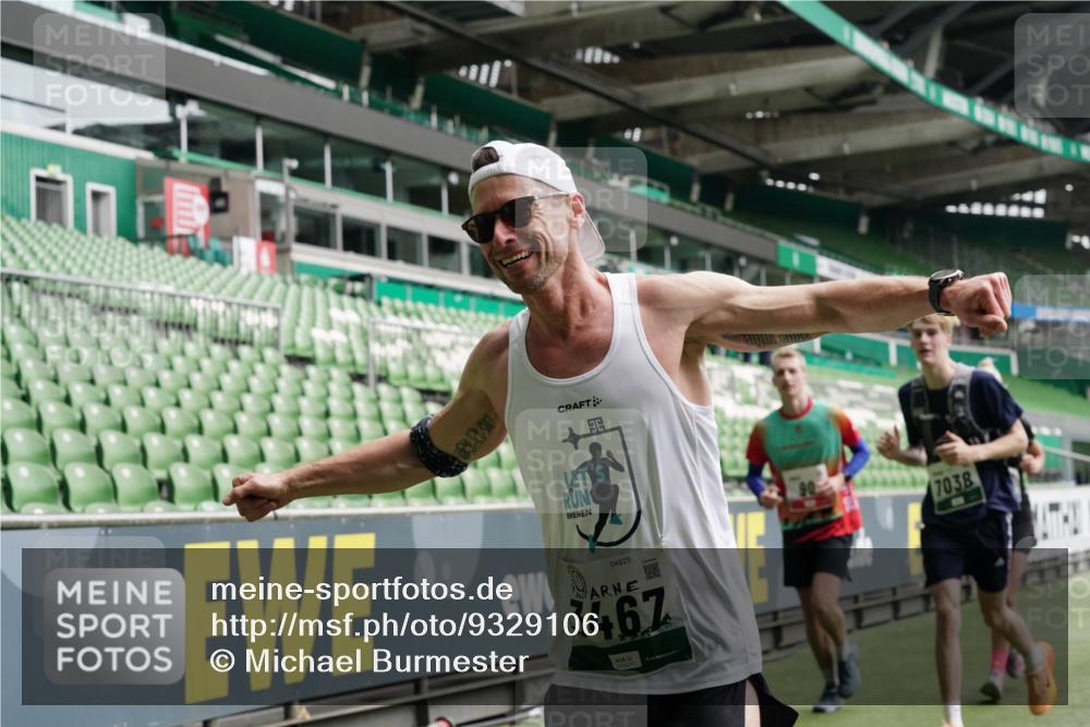 05.10.2025 - 20. swb-Marathon Bremen Michael Burmester http://msf.ph/oto/9329106 05.10.2025 12:58:22 Laufen im Stadion 90, 415, 726, 846, 963, 988, 1503, 1619, 1716, 2158, 2234, 2240, 2648, 2662, 2734, 2821, 2893, 2922, 3252, 3254, 3373, 3467, 3573, 3602, 3615, 4102, 4287, 4389, 4401, 4446, 4522, 4709, 4747, 4783, 5163, 5214, 5261, 5313, 5562, 5645, 5728, 5878, 5917, 6113, 6161, 6317, 6326, 6372, 6525, 6672, 6675, 6676, 6944, 6999, 7038, 7053, 7588, 7731, 7813, 7976, 8091, 8113, 8328, 8379, 8576, 8827, 8972, 9112, 9151, 820, 1317, 1491, 2304, 3396, 3591, 3977, 7731, 7911, 8128 meine-sportfotos.de