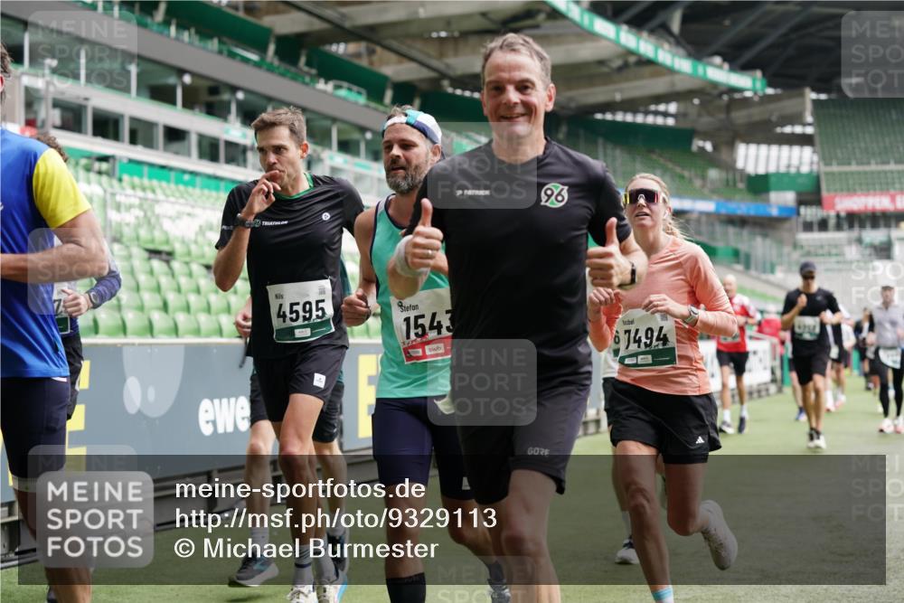 05.10.2025 - 20. swb-Marathon Bremen Michael Burmester http://msf.ph/oto/9329113 05.10.2025 12:54:27 Laufen im Stadion 53, 89, 132, 250, 289, 368, 458, 496, 504, 507, 524, 756, 950, 1020, 1165, 1308, 1428, 1460, 1474, 1489, 1517, 1543, 1608, 1690, 1729, 1736, 1873, 1896, 1897, 1943, 1976, 2024, 2180, 2265, 2274, 2573, 2767, 2841, 3193, 3212, 3224, 3359, 3436, 3531, 3703, 3913, 4257, 4595, 4611, 4837, 4949, 4958, 5022, 5024, 5206, 5452, 5576, 5666, 5869, 5978, 6244, 6348, 6359, 6583, 6683, 6853, 7232, 7279, 7494, 7508, 7814, 7835, 7928, 7986, 8511, 8611, 8642, 8653, 8737 meine-sportfotos.de