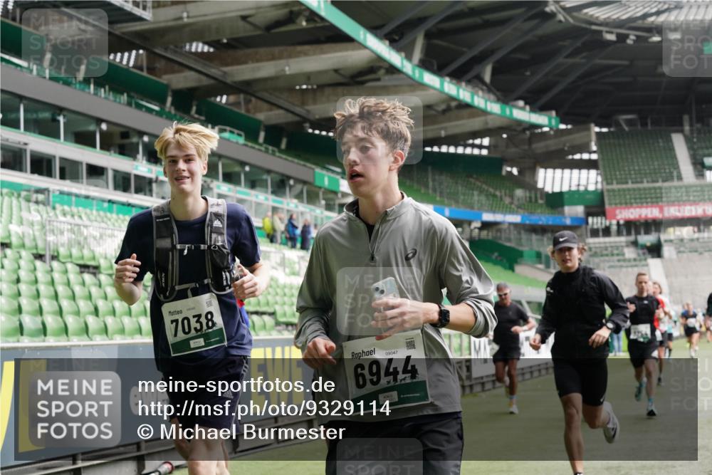 05.10.2025 - 20. swb-Marathon Bremen Michael Burmester http://msf.ph/oto/9329114 05.10.2025 12:58:23 Laufen im Stadion 90, 415, 726, 846, 963, 988, 1503, 1619, 1716, 2158, 2234, 2240, 2648, 2662, 2734, 2821, 2893, 2922, 3252, 3254, 3373, 3467, 3573, 3602, 3615, 4102, 4287, 4389, 4401, 4446, 4522, 4709, 4747, 4783, 5163, 5214, 5261, 5313, 5562, 5645, 5728, 5878, 5917, 6113, 6161, 6317, 6326, 6372, 6525, 6672, 6675, 6676, 6944, 6999, 7038, 7053, 7588, 7813, 7976, 8091, 8113, 8328, 8379, 8576, 8827, 8972, 9112, 9151, 820, 1317, 1491, 2304, 3396, 3977, 7731, 7911, 8128 meine-sportfotos.de
